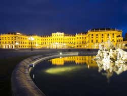 Palacio Schönbrunn al anochecer